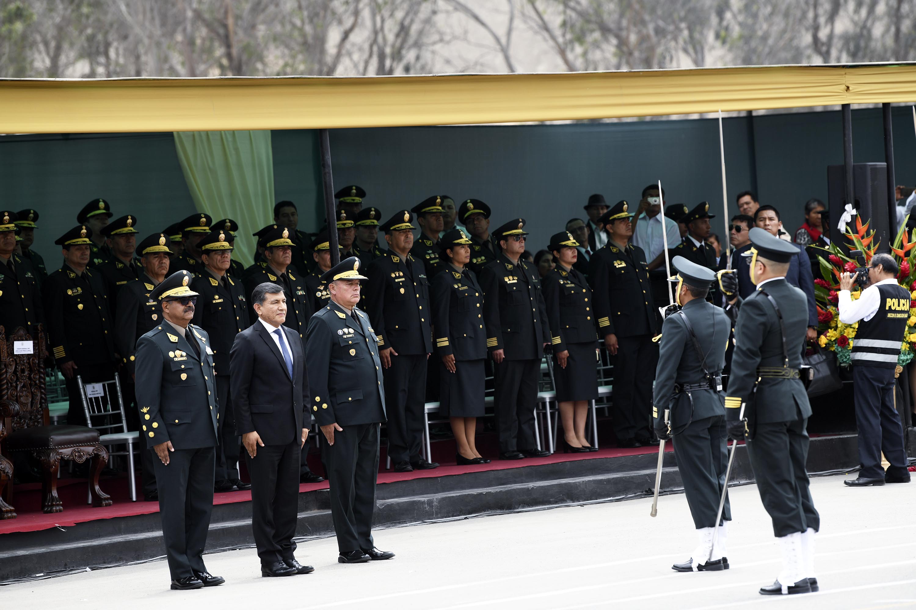 Se gradúan 6 mil 600 nuevos policías para reforzar seguridad en las calles.