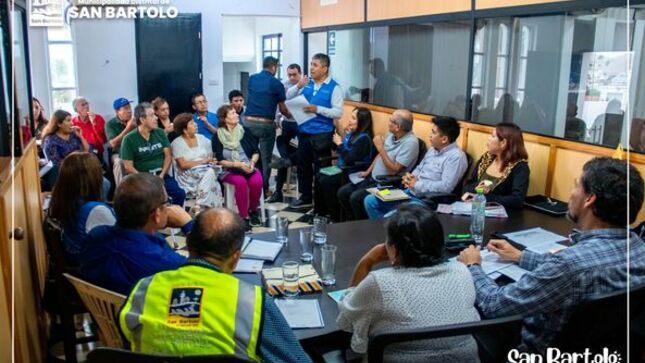 El Programa "tu Alcalde te Escucha" ha tenido la primera reunión con vecinos de la Urb. Miguel Grau