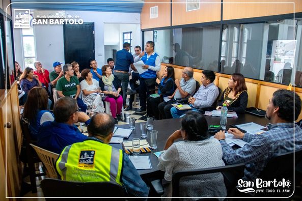 El Programa "tu Alcalde te Escucha" ha tenido la primera reuni贸n con vecinos de la Urb. Miguel Grau