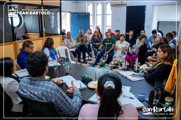 Entre los principales temas tratados, se habl贸 sobre la necesidad de mejorar las pistas y veredas de la zona, as铆 como tambi茅n se abord贸 la importancia de desarrollar la tenencia responsable de mascotas