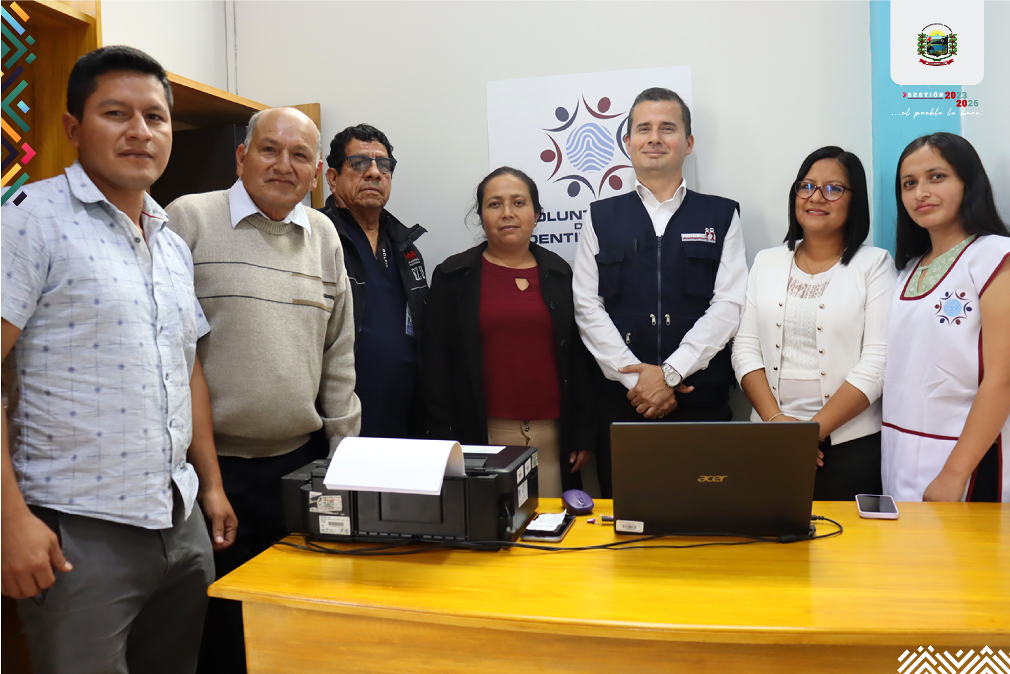 A exactamente dos meses de que el Ing. Eine Martรญnez, alcalde distrital, firmara un pre acuerdo para la implementaciรณn de una Agencia municipal RENIEC en Tabaconas, este viernes -con la presencia del Ec. Christian Segura Vargas, jefe de Oficina Regional Amazonas de Reniec- se inaugurรณ con รฉxito esta agencia Reniec en las instalaciones de nuestra municipalidad distrital.
La inauguraciรณn de esta oficina se da bajo el marco del programa de โvoluntariado de la identificaciรณnโ, una nueva alternativa de atenciรณn que busca acercar los servicios en lรญnea del Reniec, a los ciudadanos que viven en las zonas mรกs alejadas del paรญs, donde, ante la falta de internet, conexiรณn o equipos informรกticos necesarios, los ciudadanos no pueden acceder a las plataformas digitales para realizar sus trรกmites virtuales de DNI y Registros Civiles.