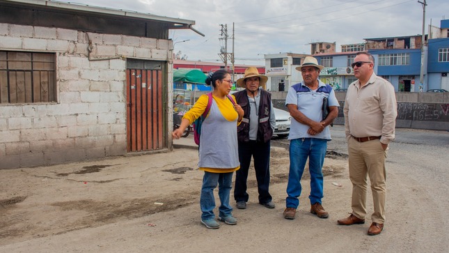 Vecinos se reunieron con autoridad municipal de la Villa de Sachaca.
