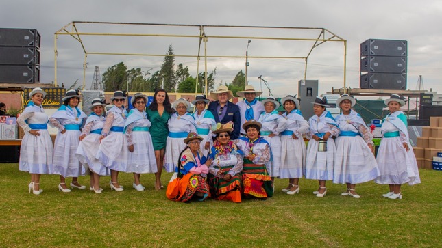Municipalidad Distrital de Sachaca realizó un espectáculo artístico musical para agasajar a las madres de la jurisdicción.