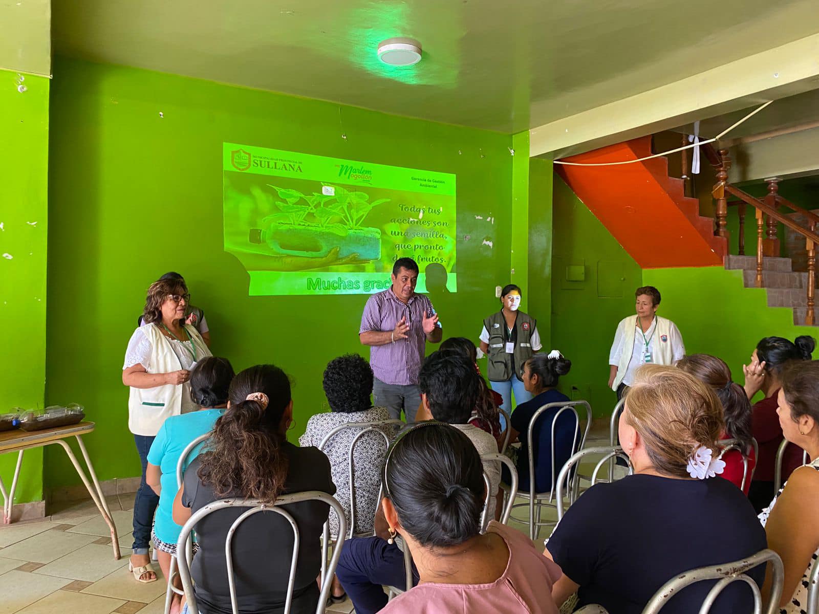 COMITÉ DE DAMAS CAPULLANAS EN ACCIÓNPROMUEVE TALLER BIOHUERTOS ESTILOS DE VIDA SALUDABLE