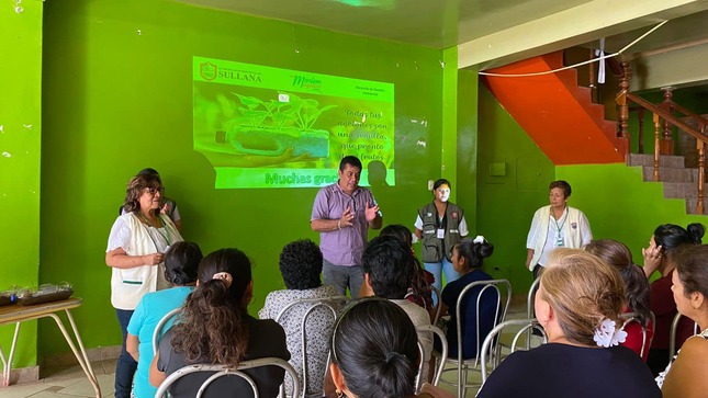 COMITÉ DE DAMAS CAPULLANAS EN ACCIÓNPROMUEVE TALLER BIOHUERTOS ESTILOS DE VIDA SALUDABLE