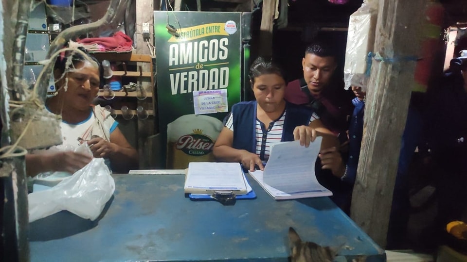 LAS AUTORIDADES CORRESPONDIENTES REALIZANDO LAS SUPERVISIONES RESPECTIVAS.