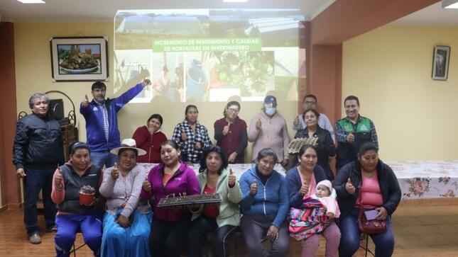 La comuna provincial, realizó para los representantes de diferentes comedores populares, la “Charla de cultivo hidropónico”. Esta acción busca enseñar a la población la técnica de la hidroponía.