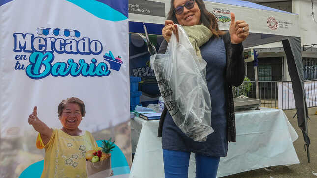Una gran variedad de alimentos de calidad fueron llevados la Urb. Santa Rosa. 