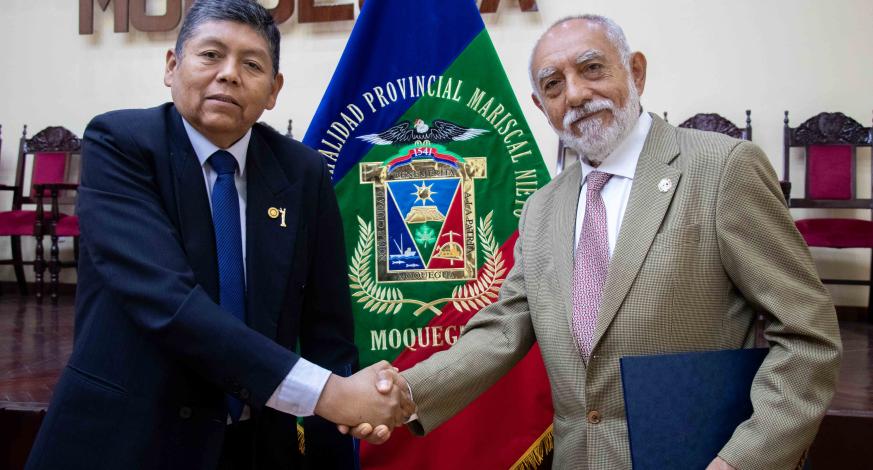 Esta mañana, en el auditorio de la comuna provincial, se firmó el Convenio marco de cooperación interinstitucional entre la Municipalidad Provincial Mariscal Nieto representada por su alcalde, CPC. John Larry Coayla y la Universidad Nacional de Moquegua, presidida por el Presidente de la Comisión Organizadora, Dr. Roberto Castañeda Terrones.