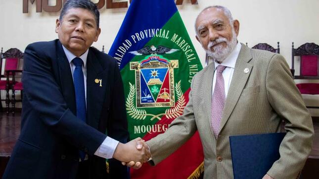 Esta mañana, en el auditorio de la comuna provincial, se firmó el Convenio marco de cooperación interinstitucional entre la Municipalidad Provincial Mariscal Nieto representada por su alcalde, CPC. John Larry Coayla y la Universidad Nacional de Moquegua, presidida por el Presidente de la Comisión Organizadora, Dr. Roberto Castañeda Terrones.