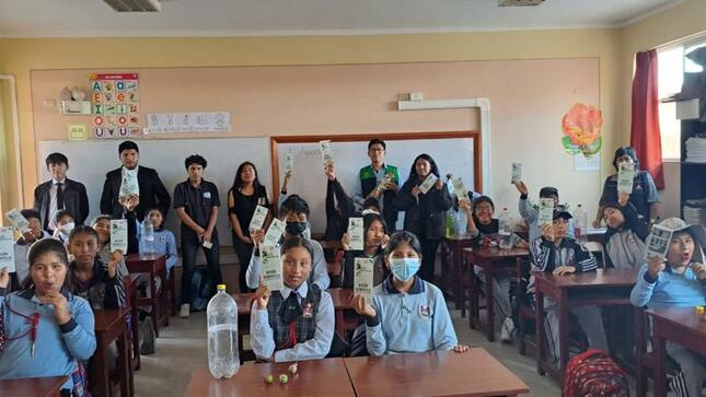 La Municipalidad Provincial Mariscal Nieto, a través de la Sub Gerencia de Gestión del Medio Ambiente, realizó taller de capacitación en materia de residuos sólidos a estudiantes del sexto grado de primera de la Institución Educativa “Señor de los Milagros”.