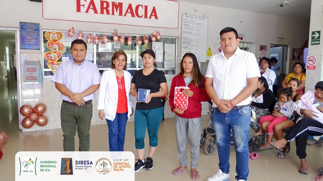 La Oficina de gestión de la Calidad  a cargo de Jhonatan Puza Quijandria y la Estrategia Sanitaria de Salud Bucal de la Unidad Ejecutora 407 a cargo de su coordinadora C.D. Karina Rejas Hernández de Sacramento C.D. Cynthia Mansilla Orellana, Micro Red de Río Grande C.D Julio Sotelo Falcón y Class Llipata C.D Ruddy Rosario Tipiana Caico realizaron un homenaje a las madres pacientes en el hall del Hospital de Apoyo Palpa, realizaron un concurso de pasarela y posteriormente se otorgaron presentes.
Homenajearon a las mamás de la institución con presentes y canastas por el día de la madre.❤️
❤️𝑵𝒐 𝒆𝒙𝒊𝒔𝒕𝒆 𝒖𝒏 𝒂𝒎𝒐𝒓 𝒆𝒏 𝒆𝒍 𝒎𝒖𝒏𝒅𝒐 𝒄𝒐𝒎𝒐 𝒆𝒍 𝒅𝒆 𝒖𝒏𝒂 𝒎𝒂𝒅𝒓𝒆. 𝑼𝒏 𝒂𝒎𝒐𝒓 𝒔𝒊𝒏 𝒄𝒐𝒏𝒅𝒊𝒄𝒊𝒐𝒏𝒆𝒔, 𝒒𝒖𝒆 𝒍𝒐 𝒆𝒏𝒕𝒓𝒆𝒈𝒂 𝒕𝒐𝒅𝒐 𝒚 𝒏𝒐 𝒆𝒔𝒑𝒆𝒓𝒂 𝒏𝒂𝒅𝒂.❤️