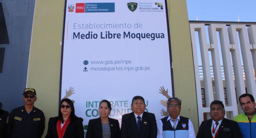 Nuestra autoridad edil provincial, John Larry Coayla, participó en el distrito de San Antonio en la ceremonia de reapertura del establecimiento de Asistencia Pos penitenciaria y de ejecución de penas limitativas de Derecho - Moquegua (Establecimiento de Medio Libre). En la actividad estuvieron presentes la Presidenta de la Junta de Fiscales de Moquegua, Dra. Katia Guillen Mendoza, el Procurador Público Anticorrupción, Carlos Ponce Arpasi y la Directora General de la Oficina Regional Sur INPE, Mg. Jeny Ramos Sosa.