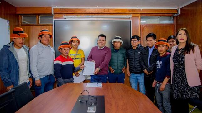 Gobernador regional Percy Godoy suscribe convenio para instalación de oficina de enlace de FORPRAP en Challhuahuacho