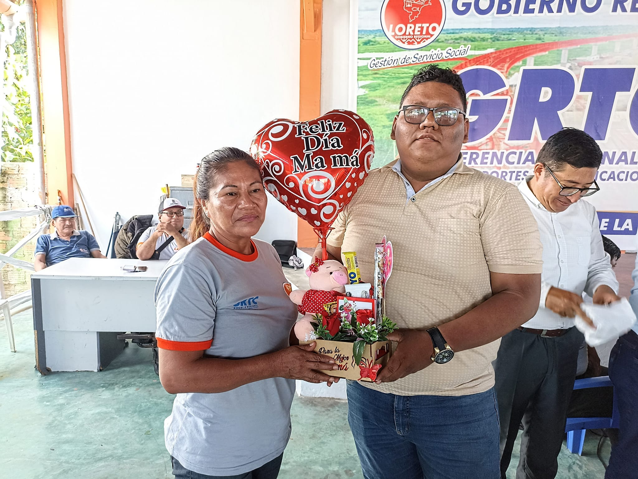 Gerente Regional Rindió Emotivo Homenaje A Madres Trabajadoras