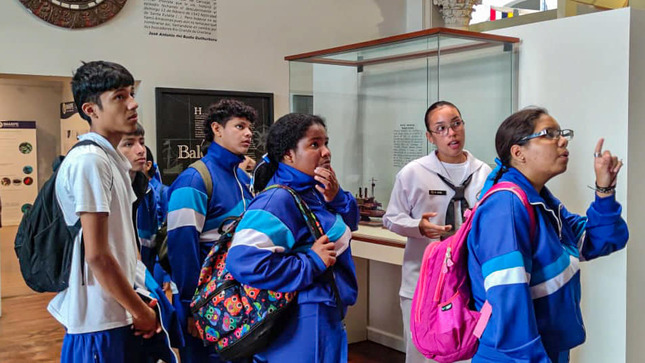  Incentivamos a nuestros estudiantes del Callao a conocer sus raíces mediante una visita al Museo Naval.