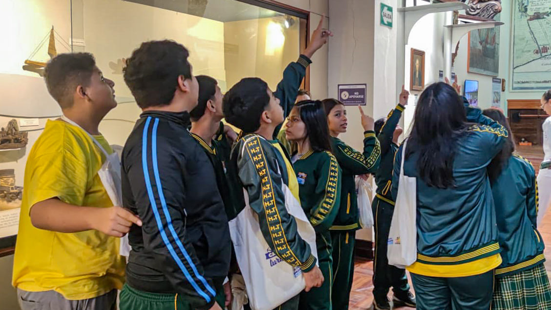 Incentivamos a nuestros estudiantes del Callao a conocer sus raíces mediante una visita al Museo Naval.