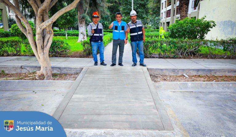 Con el objetivo de mejorar la accesibilidad para todos nuestros vecinos, nuestra Subgerencia de Obras Públicas, viene realizando 🚧👷♂️ las modificaciones y reparaciones necesarias en las rampas de acceso de nuestra emblemática Residencial San Felipe.