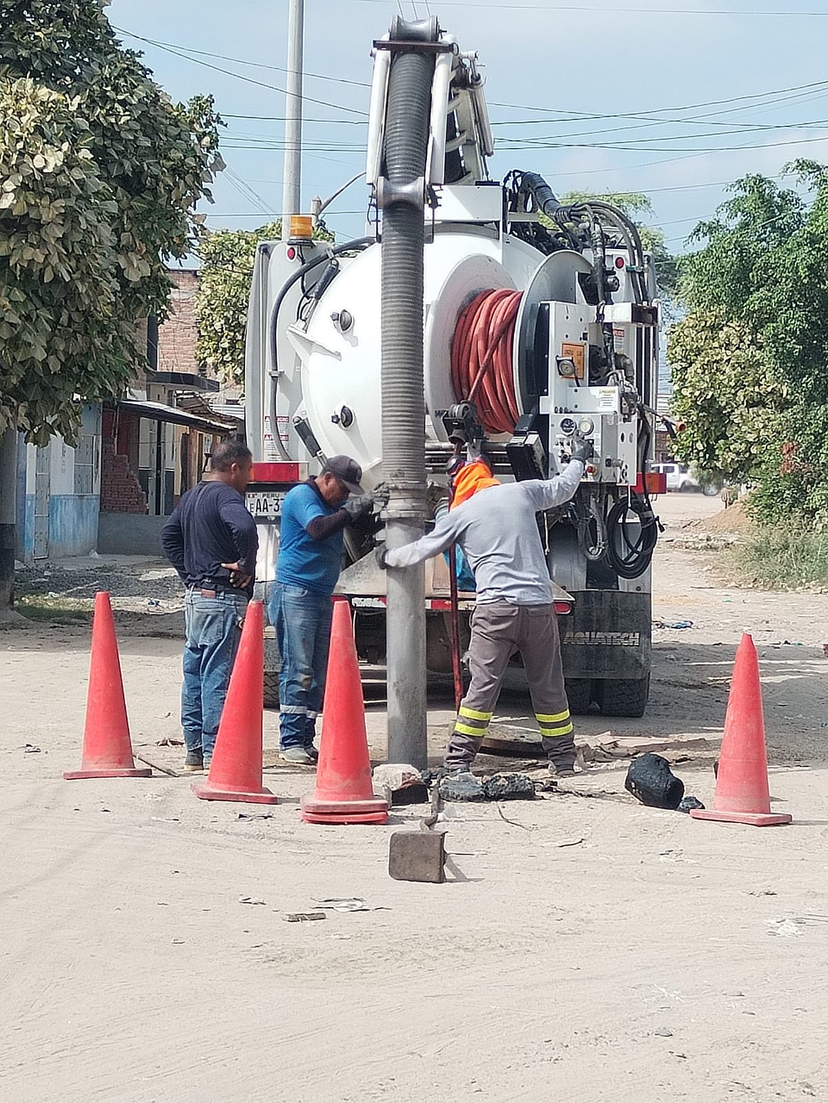 HIDROJET SOLUCIONA PROBLEMA DE COLAPSO DE ALCANTARILLADO EN LA TRANSVERSAL AMOTAPE EN 9 DE OCTUBRE