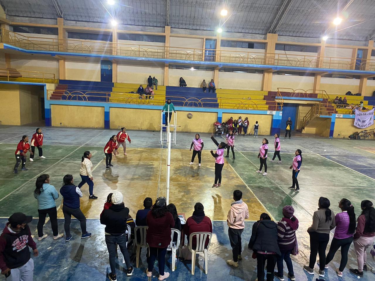 Emocionante Campeonato de Clubes de Madres y Asociaciones de Vaso de Leche en Junín: Un homenaje lleno de unión y alegría en reconocimiento a la labor de las madres.