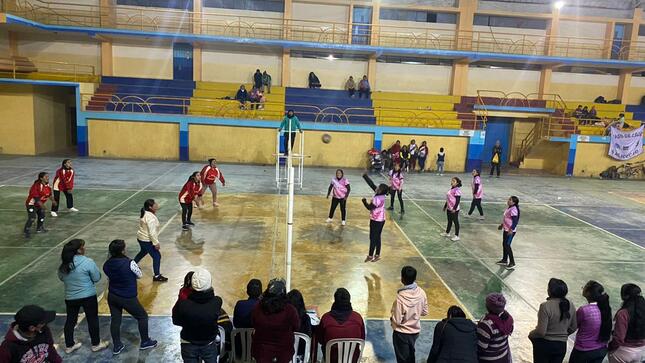 Emocionante Campeonato de Clubes de Madres y Asociaciones de Vaso de Leche en Junín: Un homenaje lleno de unión y alegría en reconocimiento a la labor de las madres.