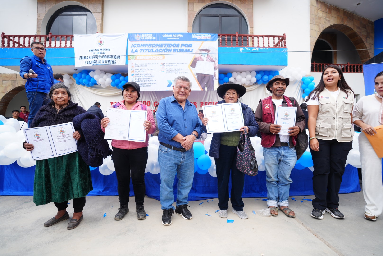 César Acuña entregó más de 1