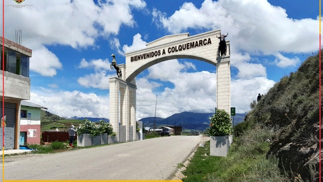 En una ceremonia llena de emoción y entusiasmo, la Municipalidad Distrital de Colquemarca, encabezada por nuestro alcalde Prof. Santos Oviedo Ataucuri, llevó a cabo la colocación de la primera piedra de la obra denominada: "CREACIÓN DE LOS SERVICIOS PÚBLICOS DE INTEGRACIÓN ECONÓMICA Y SOCIAL EN EL INGRESO A LA CAPITAL DEL DISTRITO DE COLQUEMARCA DE LA PROVINCIA DE CHUMBIVILCAS DEL DEPARTAMENTO DE CUSCO"
Con un presupuesto de financiamiento de S/ 274,251.83 y un plazo de ejecución de 60 días calendarios, la Sub Gerencia de Infraestructura de la municipalidad será la encargada de hacer realidad este proyecto que renovará la cara del distrito. Este arco de bienvenida destacará por su diseño arquitectónico, que incluirá un sistema de pórticos revestidos con sillar, un material característico de nuestra región. Además, se incorporarán esculturas representativas de nuestra cultura, resaltando así la identidad y riqueza histórica de Colquemarca.
El alcalde Prof. Santos Oviedo Ataucuri y su equipo de trabajo han puesto todo su empeño en convertir a Colquemarca en un destino turístico de primer nivel. La creación de los Arcos de Bienvenida es solo el comienzo de una serie de proyectos que se llevarán a cabo para impulsar el crecimiento y la prosperidad de nuestro distrito.
Invitamos a todos los turistas a descubrir la nueva cara de Colquemarca, un lugar que combina la belleza natural de nuestros paisajes con la riqueza de nuestra cultura ancestral. Y es que Colquemarca es la cuna y esencia del Qorilazo.
¡Colquemarca, un nuevo comienzo con oportunidades para todos!
Prof. Santos Oviedo Ataucuri - Alcalde
Gestión 2023 - 2026
