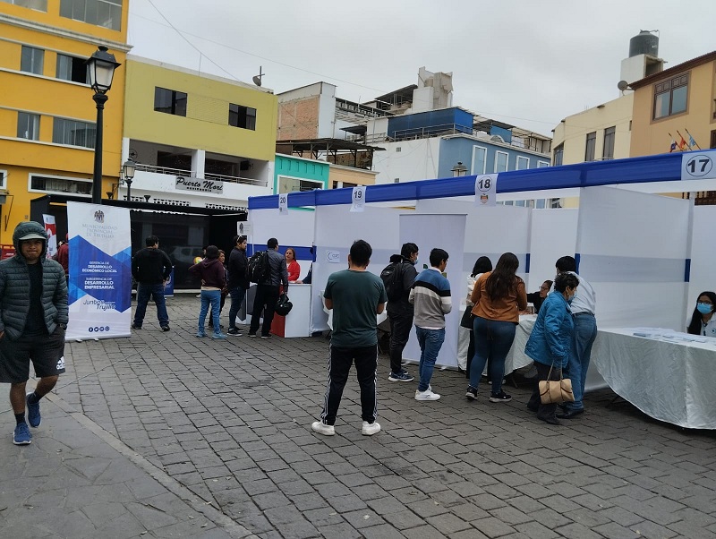 Bolsa de trabajo ofrece una diversidad de oportunidades laborales.