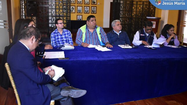 ✅ Con el objetivo de trabajar articuladamente para 🛑 frenar la propagación del #Dengue en nuestro distrito, el equipo de la Subgerencia de Sanidad y Sostenibilidad sostuvieron una importante reunión con la Dirección de Redes Integradas de Salud Lima Centro 👨🏻‍⚕️👩🏽‍💼.