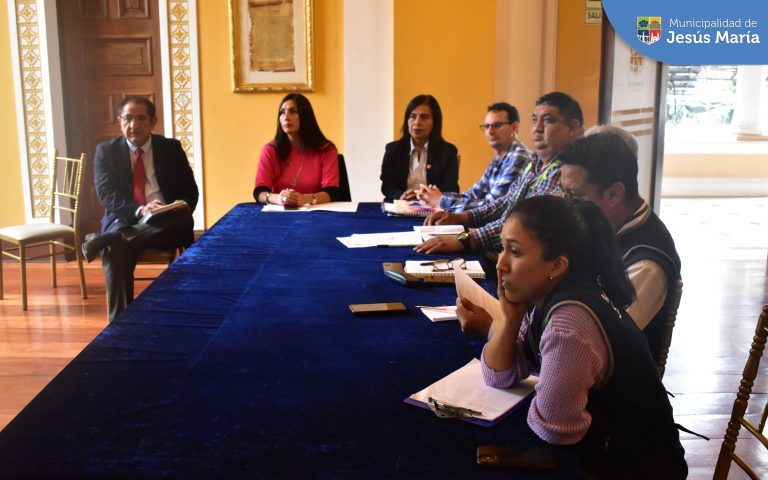 ✅ Con el objetivo de trabajar articuladamente para 🛑 frenar la propagación del #Dengue en nuestro distrito, el equipo de la Subgerencia de Sanidad y Sostenibilidad sostuvieron una importante reunión con la Dirección de Redes Integradas de Salud Lima Centro 👨🏻‍⚕️👩🏽‍💼.