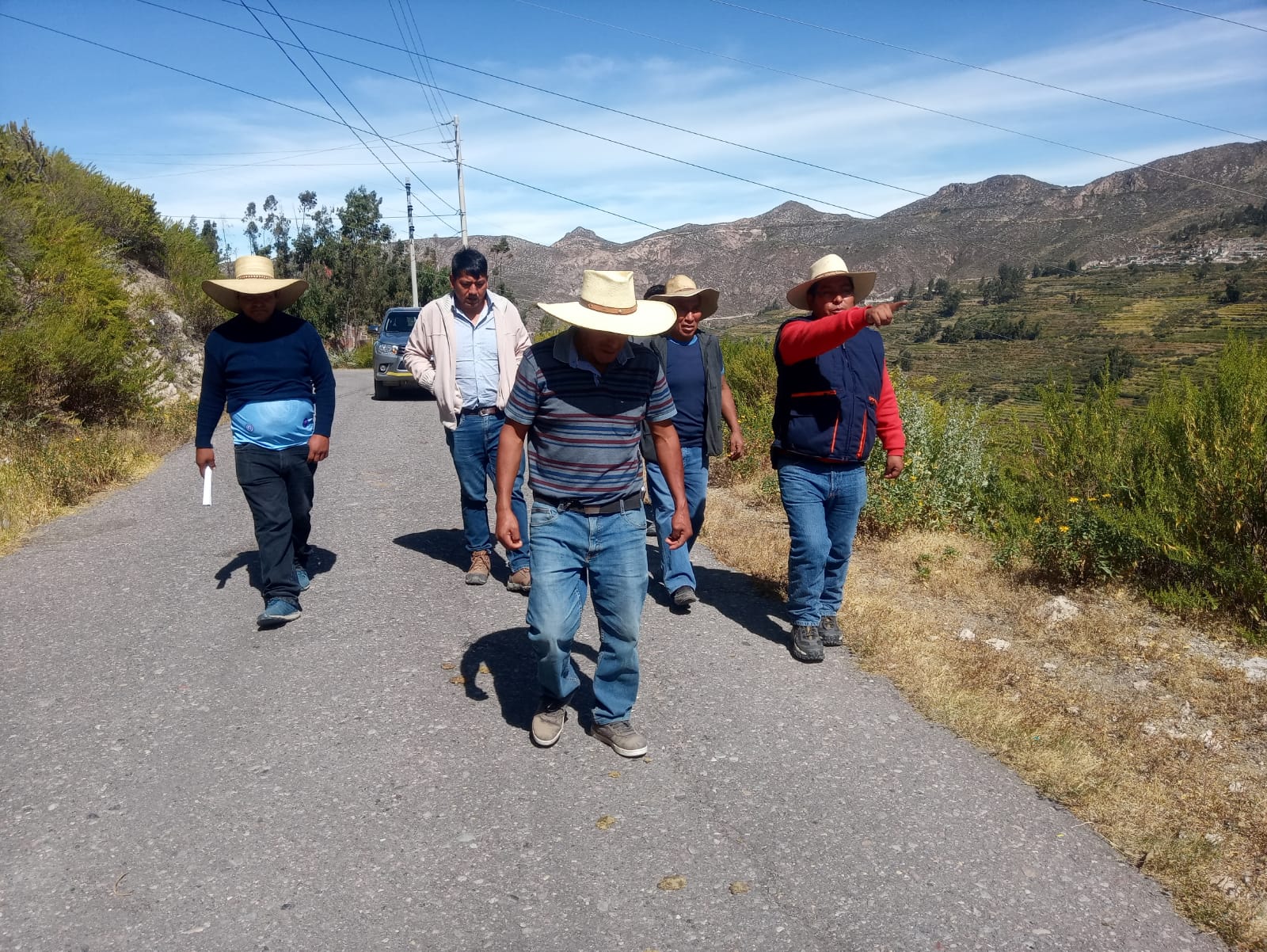 El Alcalde Edgar Silva Chara, mostró a los representantes de entidades participantes de la Feria Agropecuaria Puquina 2023 el lugar donde se proyecta levantar el Campo Ferial Puquina.