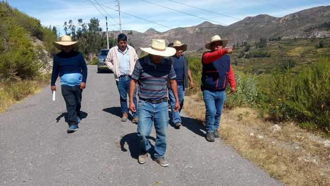 El Alcalde Edgar Silva Chara, mostró a los representantes de entidades participantes de la Feria Agropecuaria Puquina 2023 el lugar donde se proyecta levantar el Campo Ferial Puquina.