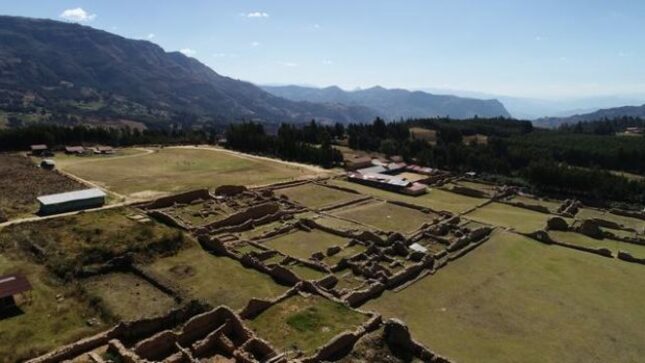 Fotografía aérea del Conjunto 1 de Wiraqochapampa