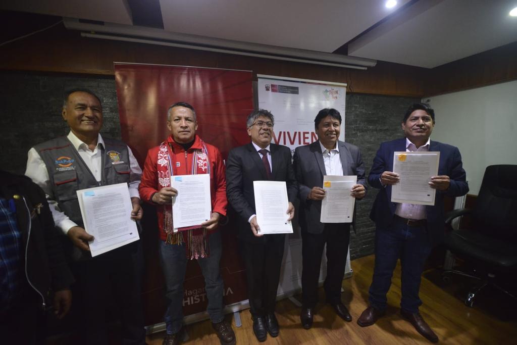 Ministerio de Vivienda firma convenios de transferencia de recursos con municipios de Cusco