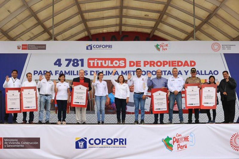 Foto 2 de Diris Lima Centro recibe título de propiedad del centro de salud Villa María del Perpetuo Socorro