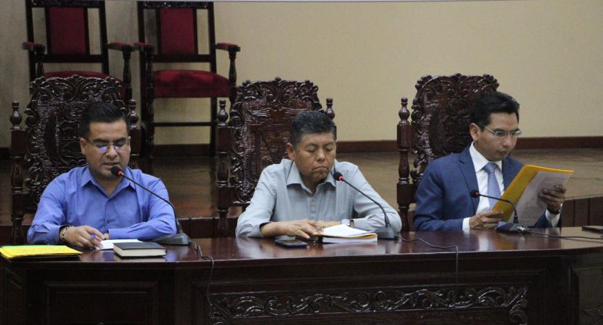 En sesión extraordinaria de Emergencia, realizada hoy, ante las afectaciones mayúsculas que está causando el corte de agua a la población en Samegua, Moquegua y San Antonio; el Concejo Municipal dirigido por su presidente John Larry Coayla, determinó declarar en Situación de Emergencia a la provincia Mariscal Nieto por un plazo de 60 días calendario.