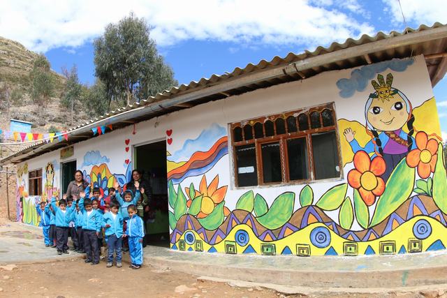 Comunidad educativa luego de finalizada la actividad cultural. 