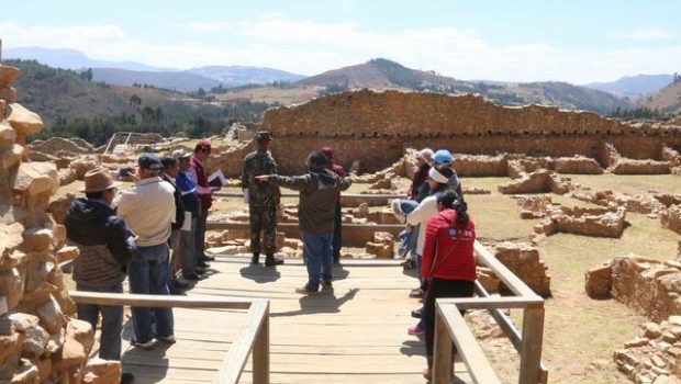 Servidores de la unidad ejecutora realizando actividades de intepretación cultural