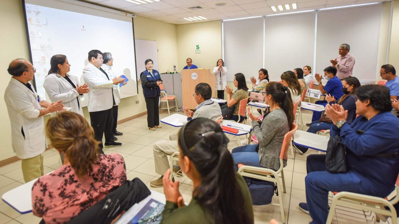INSN San Borja capacita en reanimación cardiopulmonar neonatal a personal de salud en regiones