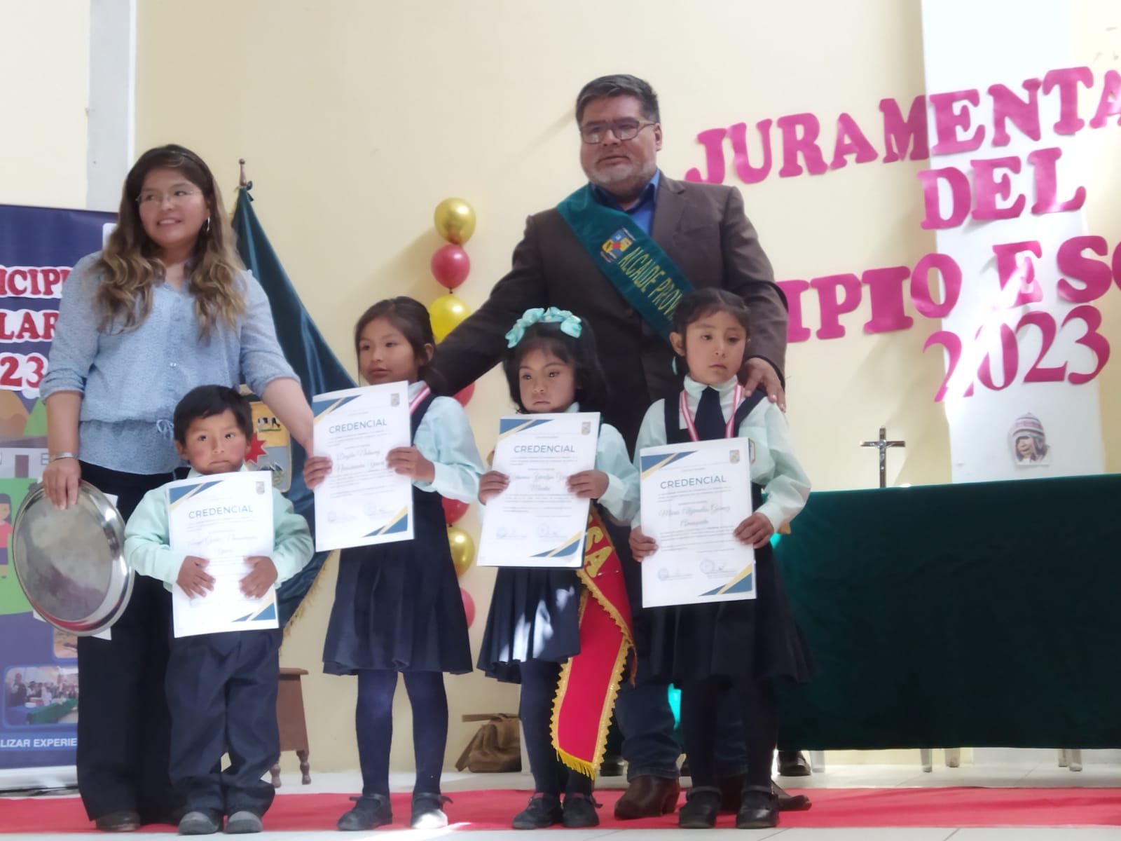 Foto de juramentación de municipios escolares.