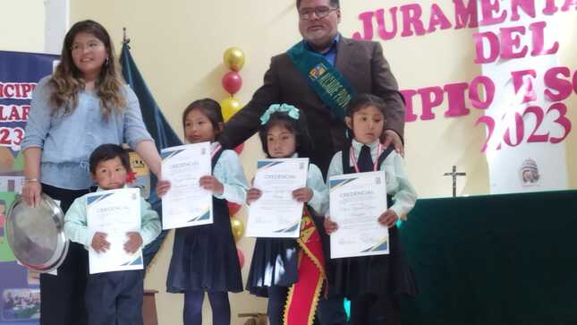 Foto de juramentación de municipios escolares.