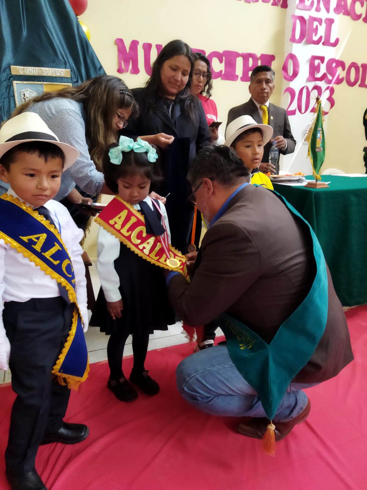 Foto de juramentación de municipios escolares.