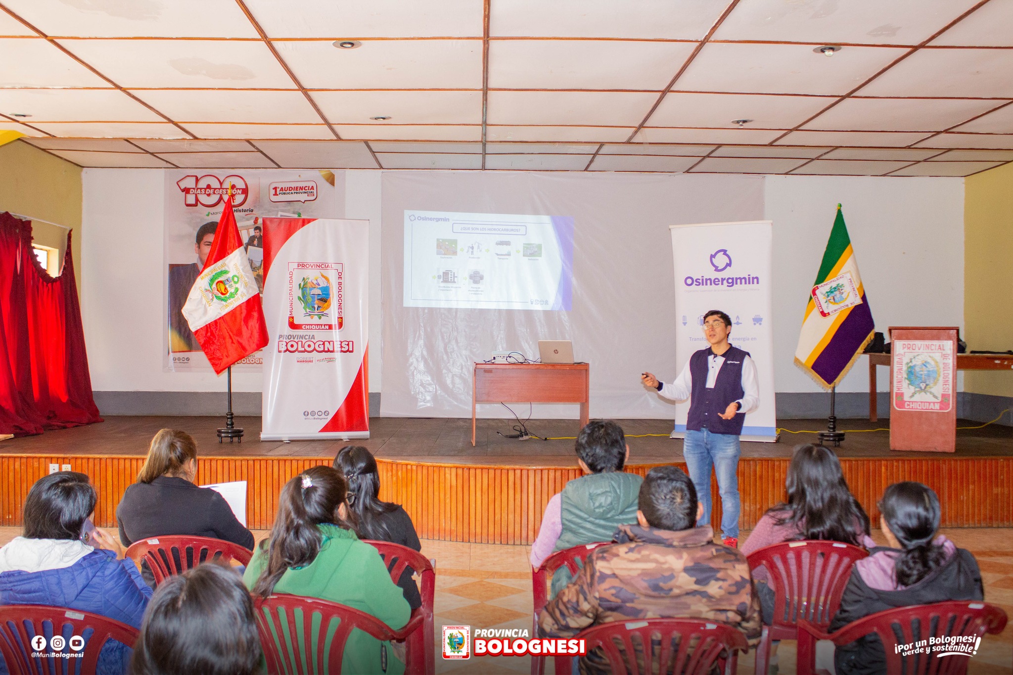 La Municipalidad Provincial de Bolognesi en una coordinación integrada con el Organismo Supervisor de la Inversión en Energía y Minería (Osinergmin), concretó una reunión informativa con el personal administrativo y ciudadanos en su conjunto, para determinar acciones conjuntas en cuanto las empresas prestadoras de servicios de hidrocarburos y energía eléctrica.