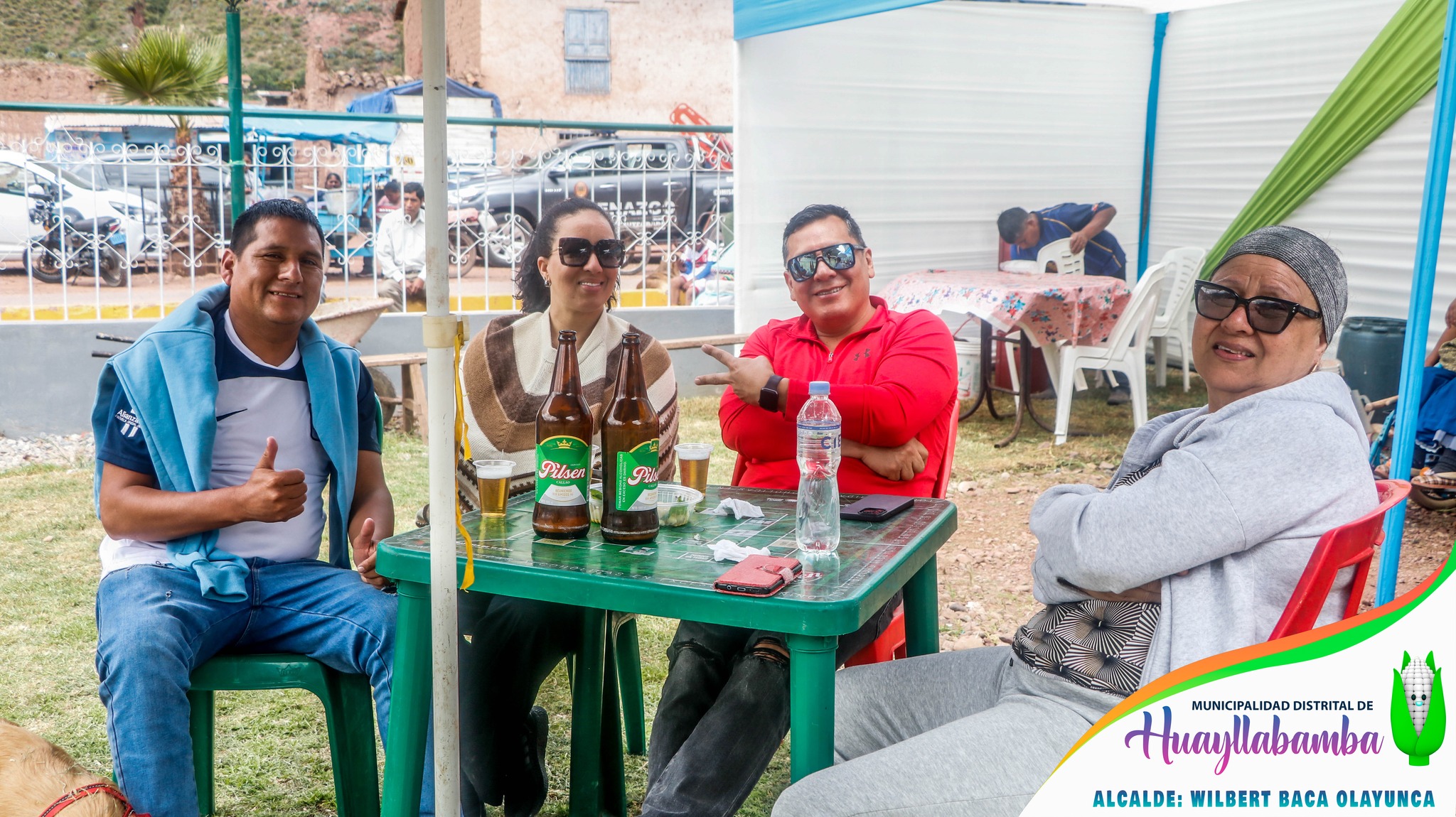 Personas comiendo