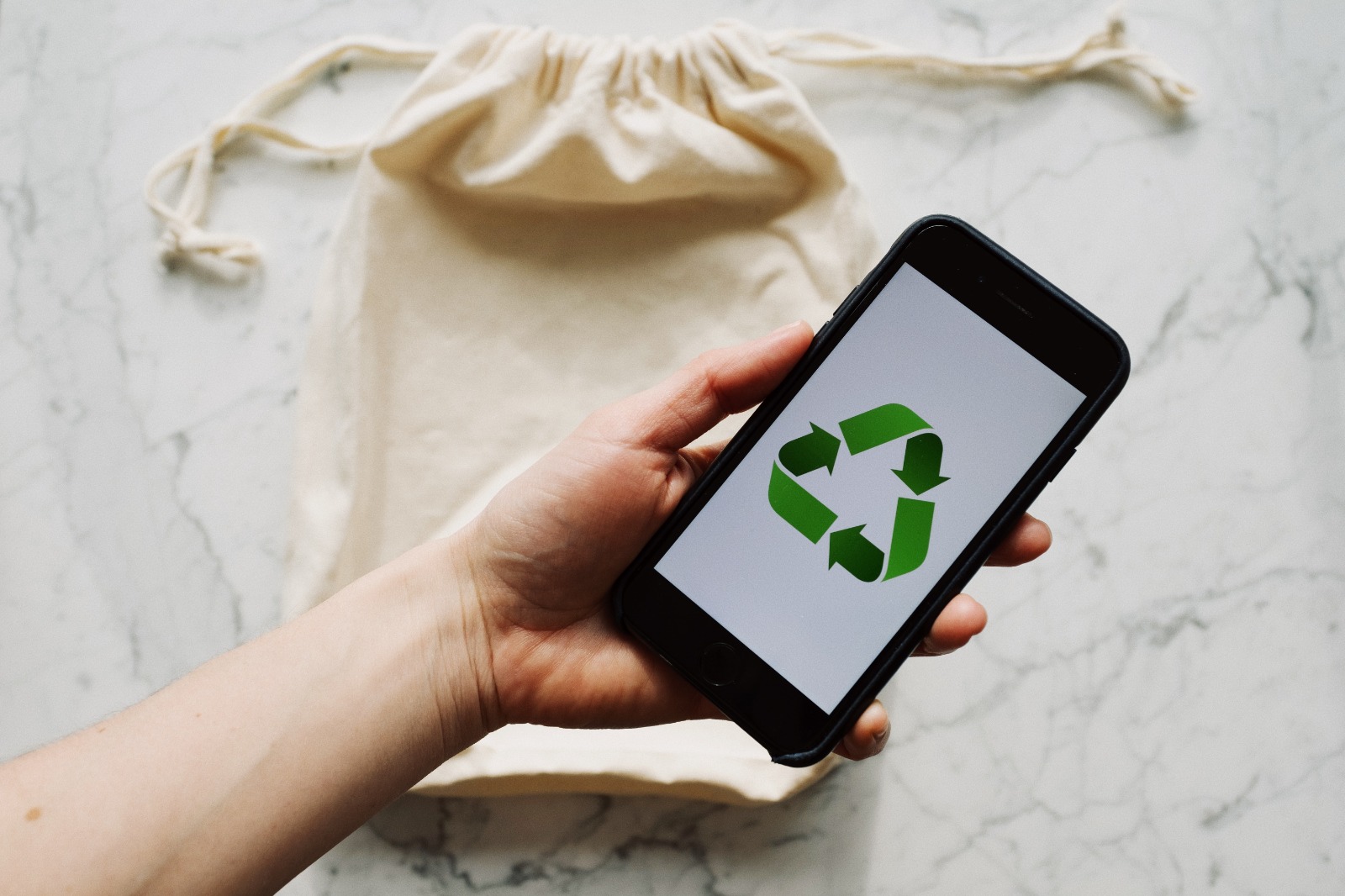 El Indecopi convocó a asociaciones de consumidores para conocer sus aportes sobre publicidad medioambiental
