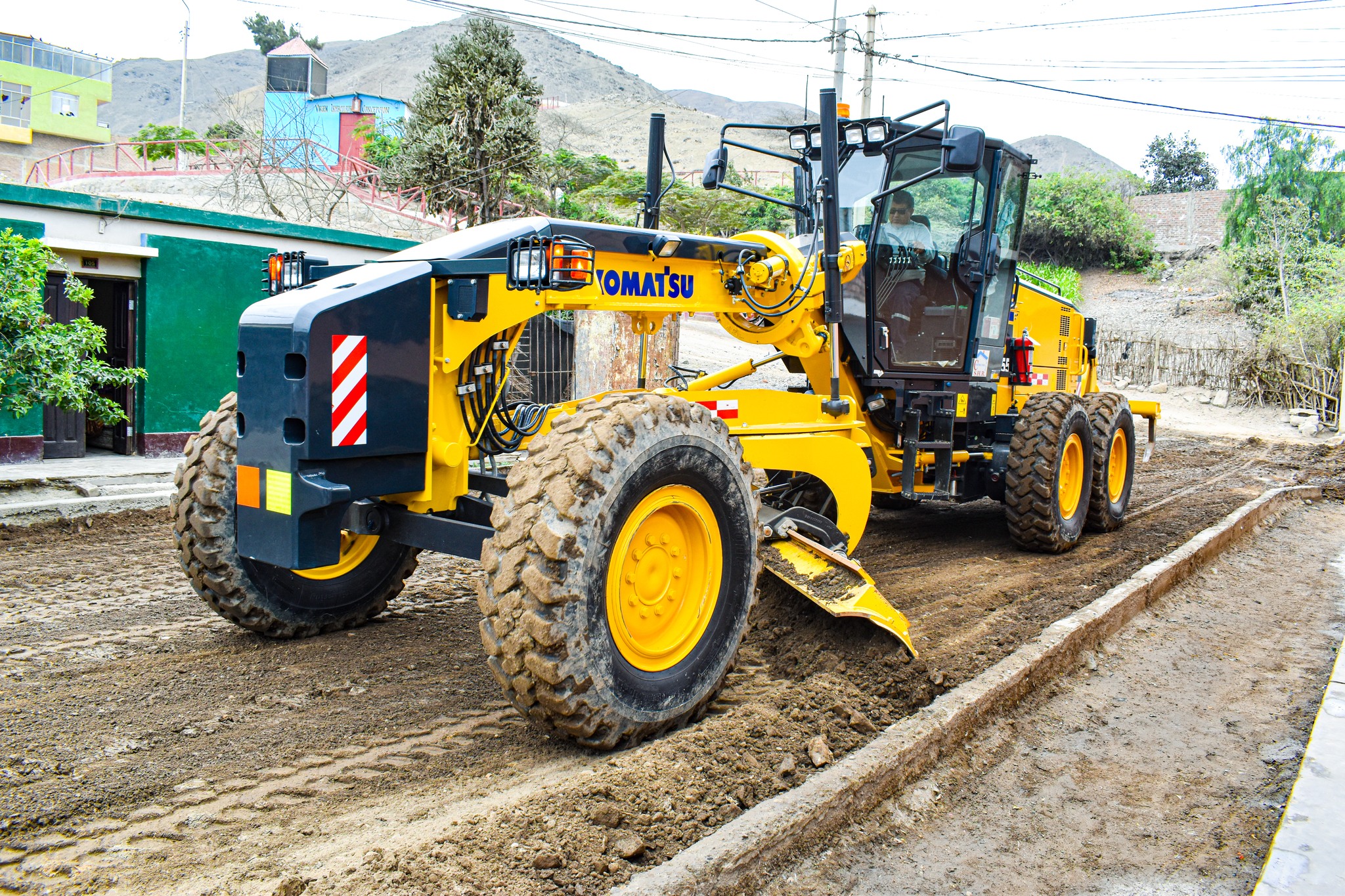 MUNICIPALIDAD DE PATIVILCA INICIA MANTENIMIENTO DE DIVERSAS CALLES DEL DISTRITO