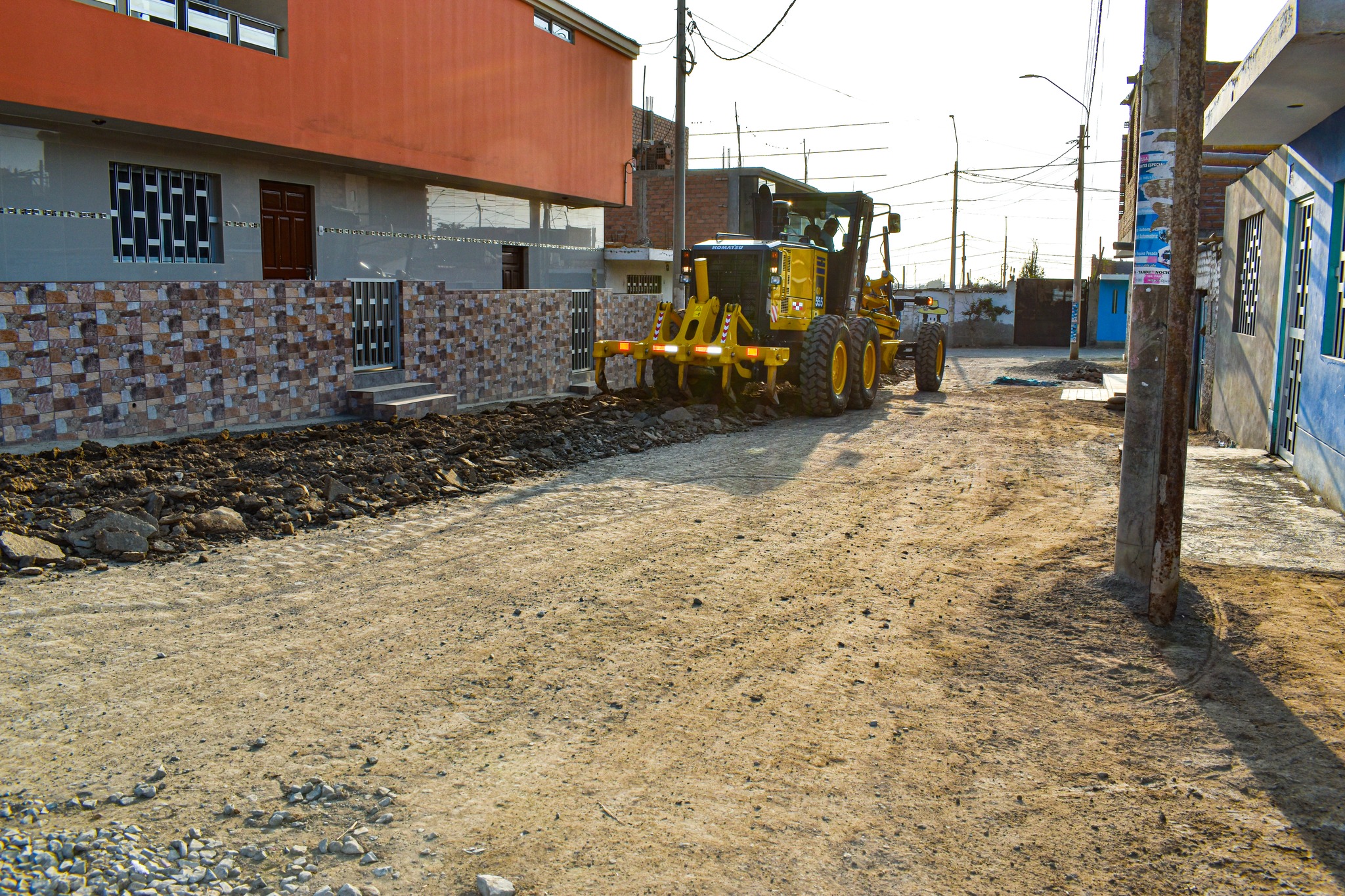 MUNICIPALIDAD DE PATIVILCA INICIA MANTENIMIENTO DE DIVERSAS CALLES DEL DISTRITO