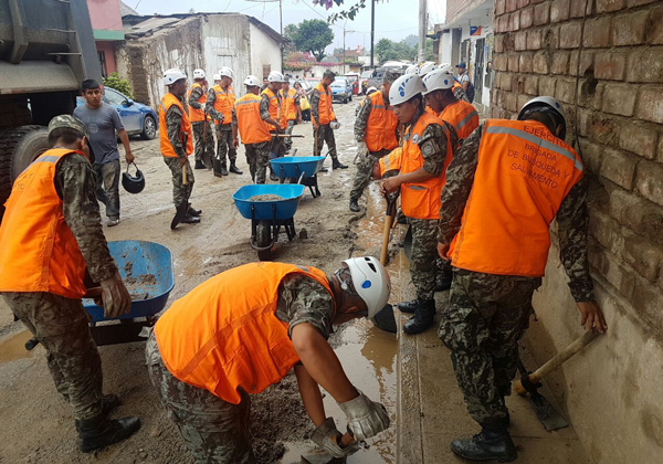 Efectivos del Ejército se desplazaron a zona afectada por huaicos desde inicio de la emergencia