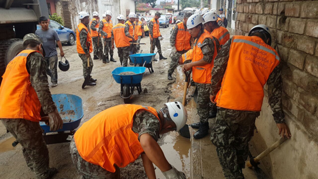 Efectivos del Ejército se desplazaron a zona afectada por huaicos desde inicio de la emergencia