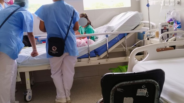 Niña de siete años, con síndrome de down, que vive en El Milagro, en presunto estado de abandono de sus padres, fue llevada al Hospital Regional para su atención, será apoyada por la Municipalidad de Trujillo.